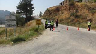 GÜNCELLEME Mersin’de toprak kayması 2 evde hasara yol açtı