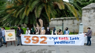 AK Parti İstanbul Gençlik Kolları, İBB’yi baklava dağıtarak protesto etti