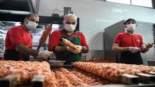 Kademeli normalleşme kapsamında işletmeler müşteri kabul etmeye başladı