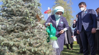 Cumhurbaşkanı Erdoğan’ın eşi Emine Erdoğan ve Bakan Kurum, Van’daki arıtma tesisini gezdi