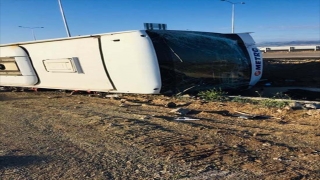 Aksaray’da yolcu otobüsü şarampole devrildi: 3 yaralı