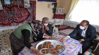 Kayserili 75 yaşındaki Necibe nine, Erciyes’i görme hayalini gerçekleştiren Büyükkılıç’ı evinde ağırladı