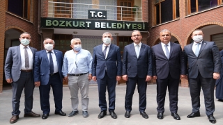 Bakan Kasapoğlu, sezonu iki kupayla tamamlayan Kastamonu Belediyespor Kadın Hentbol Takımı’nı kutladı