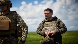 Ukrayna Devlet Başkanı Zelenskiy, Donbas cephesini ziyaret etti