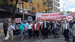 Bahçelievler’de pazarcı esnafı, pazar yerlerinin taşınmasını protesto etti