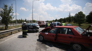 Eskişehir’de 3 aracın karıştığı zincirleme trafik kazasında 8 kişi yaralandı 