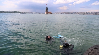 Üsküdar’da çevre kirliliğine dikkati çekmek için su altı temizliği yapıldı 