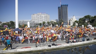 İspanyol sağı, sol hükümetin, tutuklu Katalan siyasetçileri affetme girişimini protesto etti