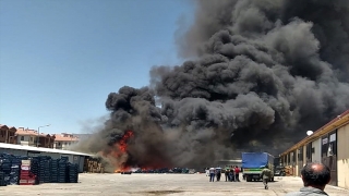 Elazığ’da toptancı halinde çıkan yangın hasara neden oldu