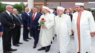 Diyanet İşleri Başkanı Erbaş, Bulgaristan’ın Kırcaali şehrindeki camileri ziyaret etti