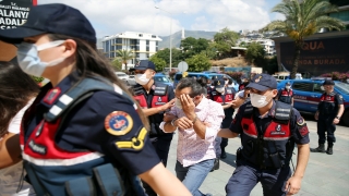 Antalya ve Konya’da göçmen kaçakçılığı yaptıkları iddia edilen 7 şüpheli yakalandı 