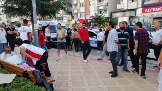 Tekirdağ’da ağzında maske olmadan hapşırdığı için bir kişiyi bıçakladığı iddia edilen seyyar satıcı yakalandı