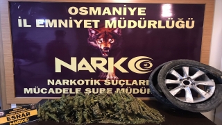 Osmaniye’de otomobilin stepnesine gizlenmiş 4 kilo 300 gram esrar ele geçirildi