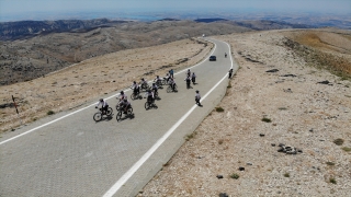 ”Bitlis Nemrut’tan Adıyaman Nemrut’a Pedallıyoruz” ekibi, Nemrut Dağı’na ulaştı