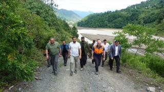 Ulaştırma ve Altyapı Bakanı Karaismailoğlu, Artvin’de selde kaybolan kişinin ailesini ziyaret etti