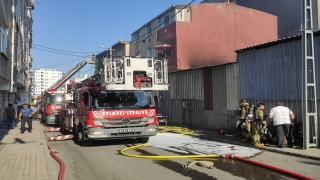 Küçükçekmece’de bir hurdalıkta çıkan yangın söndürüldü