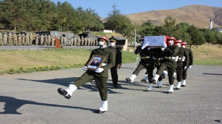 Irak’ın kuzeyindeki Pençe Harekatı bölgesinde şehit olan asker için Hakkari’de tören düzenlendi