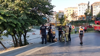 Avcılar’da göreve giderken devrilen itfaiye aracındaki 2 personel yaralandı