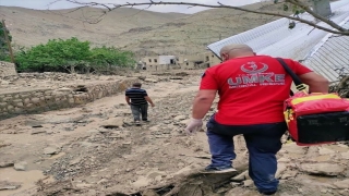 Sağlık Bakanı Koca, Van’da selden etkilenen bölgelerde ekiplerin sağlık taraması yaptığını bildirdi