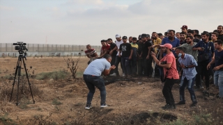 Terör Devleti İsrail askerleri, Gazze sınırında gösteri yapan Filistinlilere saldırdı