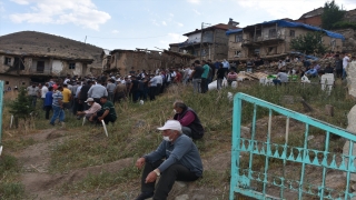 Afyonkarahisar’da eşini ve çocuğunu öldürüp hayatına son veren kişi birlikte toprağa verildi