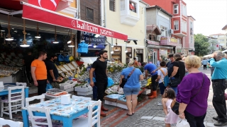 Edirne’de balıkçı tezgahları istavrit ve sardalyayla şenlendi