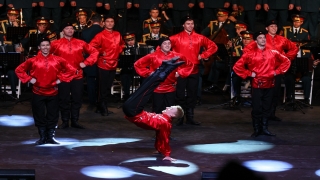 Rus Kızılordu Korosu ve Haluk Levent İzmir’de konser verdi