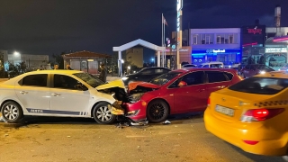 Pendik’teki trafik kazasında 6 kişi yaralandı