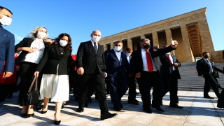 İçişleri Bakanı Soylu ve beraberindeki heyet Anıtkabir’i ziyaret etti