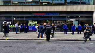 İngiltere’de Tesco kasasız marketini hizmete açtı