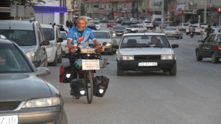 Afrikalı çocuklar için pedal çeviren İspanyol turist Konya’da mola verdi