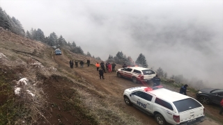 Rize’de kurtarma çalışmasına katılan jandarma aracı uçuruma yuvarlandı