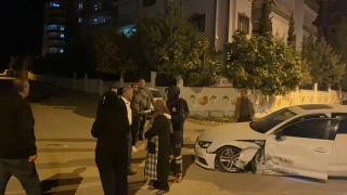 Adıyaman’da iki otomobilin çarpıştığı kazada 4 kişi yaralandı