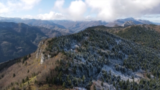 Küre Dağları’nın bir yanı sonbahar bir yanı kış