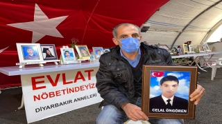 Diyarbakır annelerinin evlat nöbetine bir aile daha katıldı