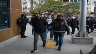 İzmir’de silah kaçakçılığı iddiasıyla gözaltına alınan 7 kişi tutuklandı