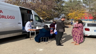 Şanlıurfa’da mobil ekipler hasta ve yaşlılara aşılarını yapıyor