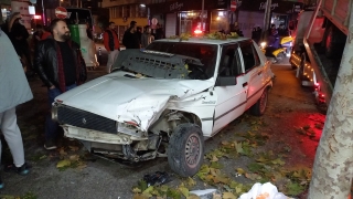 Manisa’da kamyonetle otomobilin çarpıştığı kazada biri çocuk 3 kişi yaralandı