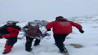 Uludağ’da zirveye doğru yürüyüşe çıkarken mahsur kalan 3 kişiye ulaşıldı