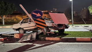 Manisa’da iki otomobilin çarpıştığı kazada sürücülerden biri yaralandı