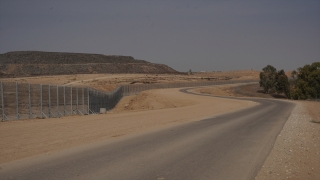 İsrail, Gazze Şeridi’nin çevresine ördüğü beton duvarı tamamladı