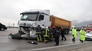 Denizli’de tırla çarpışan otomobilin sürücüsü öldü