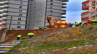 İzmir’de istinat duvarının çökmesi nedeniyle boşaltılan binalarda hasara rastlanmadı