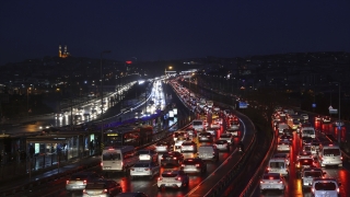 İstanbul’da haftanın ilk iş günü trafik yoğunluğu yaşanıyor