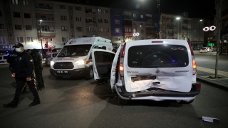 Sivas’ta kaçan şüphelinin neden olduğu kazada 2’si polis 4 kişi yaralandı