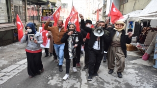 Hakkari’de terör mağduru aileler HDP İl Başkanlığı önünde eylem yaptı