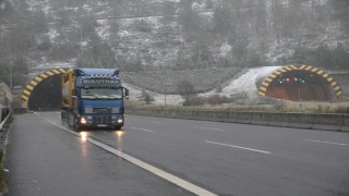 Bolu Dağı’nda kar kalınlığı 10 santimetreyi geçti