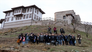 ”Anadolu’nun ilk hadis okulu”nun etrafı üniversite öğrencilerince temizlendi