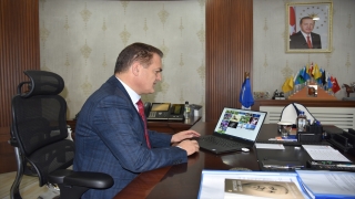 Hakkari Valisi İdris Akbıyık’ın tercihi ”Yerel kayakçılar” başlıklı fotoğraf oldu