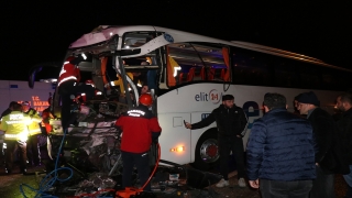 GÜNCELLEME Sakarya’da yolcu otobüsünün karıştığı zincirleme kazada 20 kişi yaralandı